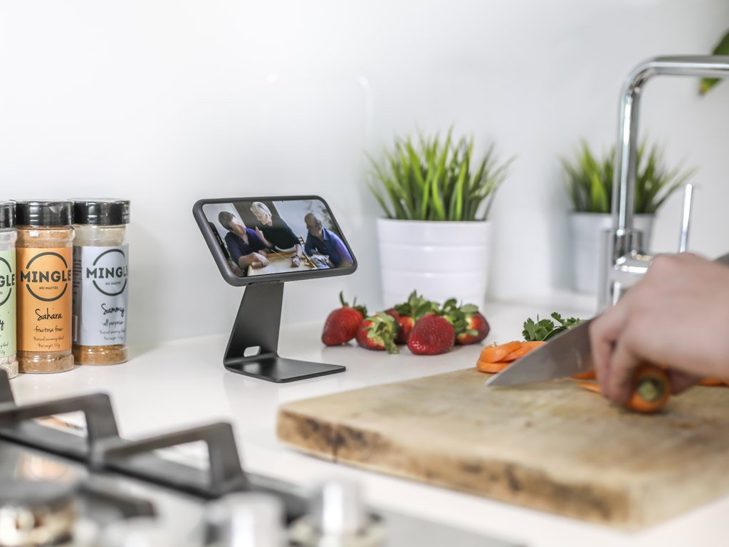 Smartphone can be positioned horizontally or vertically on Quad Lock Desk Mount.